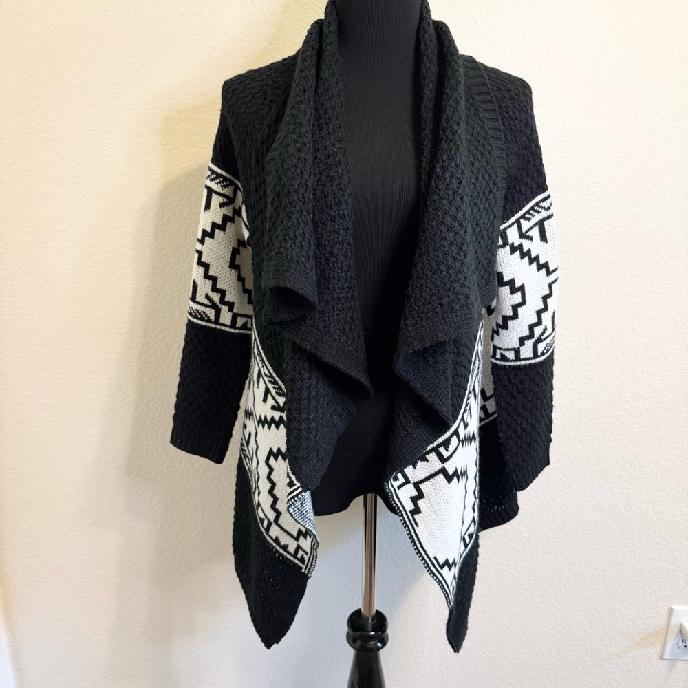 Lulumari Black and White Tribal Geometric Knit Cardigan - S